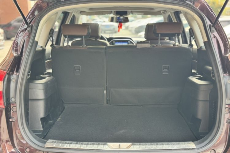 Used JMC Yusheng S350 2016 2.0T Automatic Two-Wheel Drive Gasoline Luxury Version with Sunroof 5 Seats Interior 3