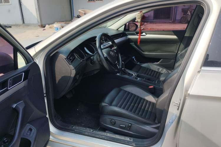 Used Volkswagen Magotan 2018 330TSI DSG Advanced Model
