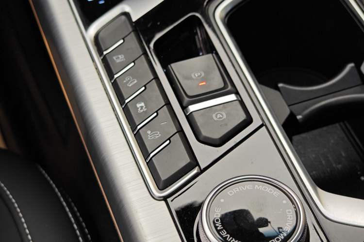 Used Geely Auto Monjaro New Energy 2019 Updated 400T YAOXINGER Pure Electric Range of 56 KM
