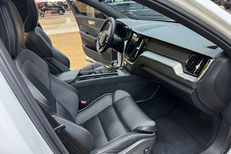 Used Volvo XC60 2021 T5 4x4 Smart & Advanced Sport Edition Interior 9