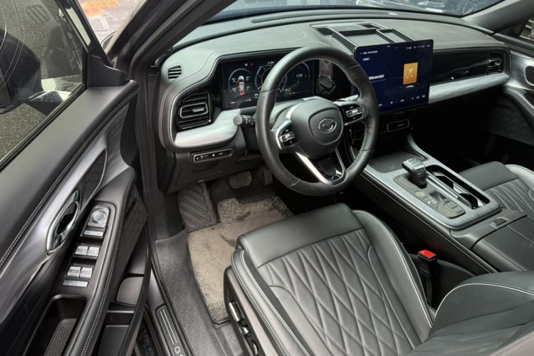 Used GAC Trumpchi GS8 2024 Linghang Series 2.0 TGDI Two-Wheel Drive Luxury Smart Connectivity Version
