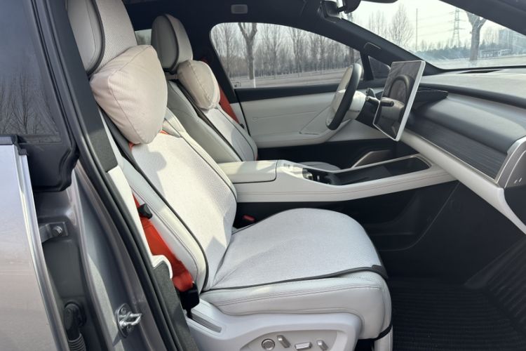 Used ONVO L60 2024 60 kWh Rear-Drive Version Right Front Seat