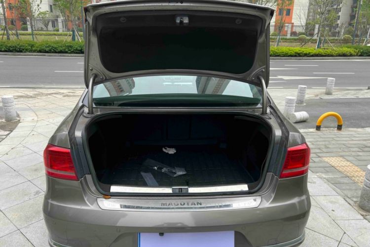 Used Volkswagen Magotan 2016 1.8TSI Smart Comfort Model Interior 4