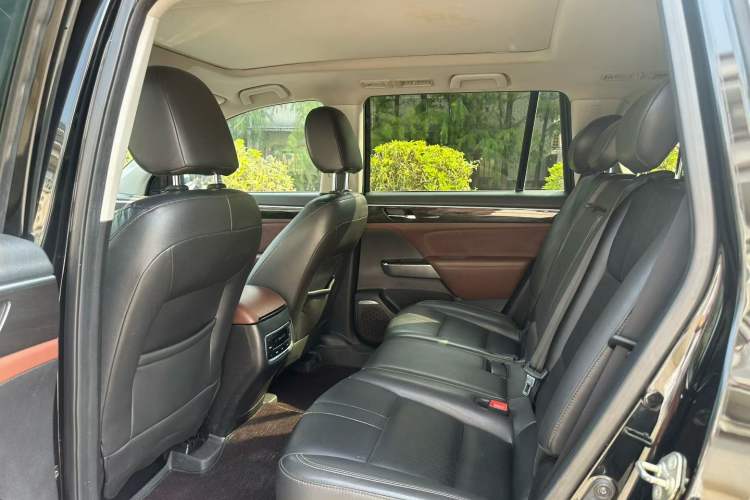 Used GAC Trumpchi GS8 2017 320T Two-Wheel Drive Luxury Smart Connectivity Version (7 Seats)