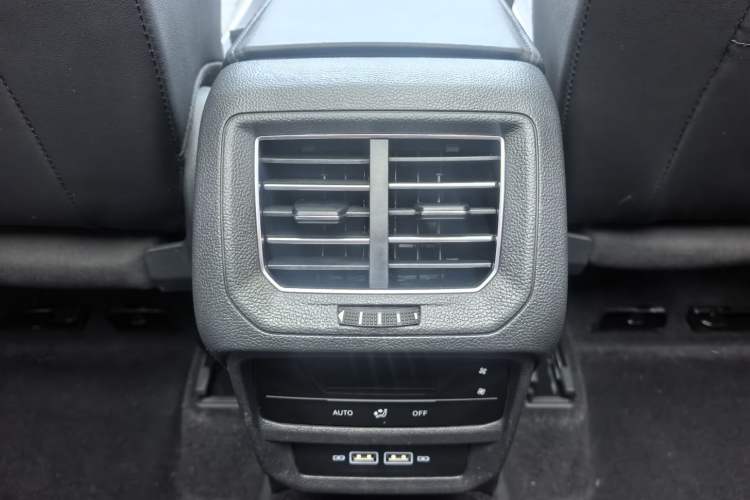 Used Volkswagen Tayron 2023 Revised Version 380TSI All-Wheel Drive R-Line High-Energy Edition Interior 10