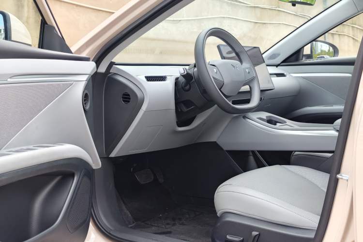 Used XPeng MONA M03 2024 620 with Ultra-Long Range Interior 5