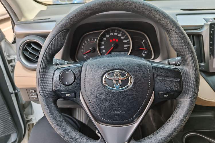 Used Toyota RAV4 2016 2.0L CVT Two-Wheel Drive Urban Edition China V Standard