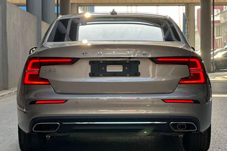 Used Volvo S60 2022 B4 Zhiyi Luxury Edition Exterior 5