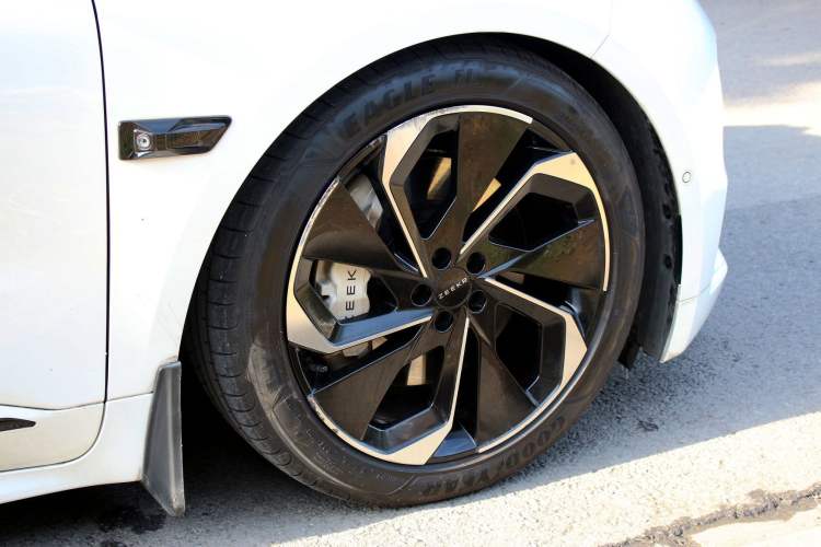 Used Zeekr 001 2022 Ultra-Long Range Dual-Motor YOU Version Exterior 9