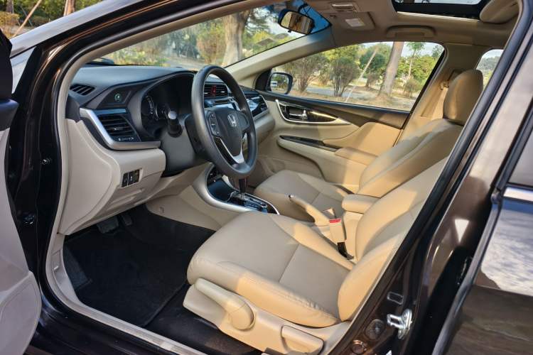 Used Honda Crider 2013 1.8L automatic luxury edition