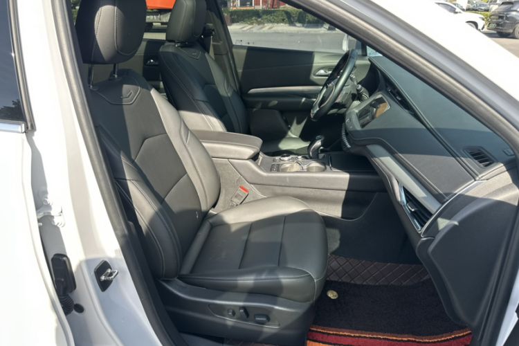 Used Cadillac XT4 2018 28T Two-Wheel-Drive Luxury Model
