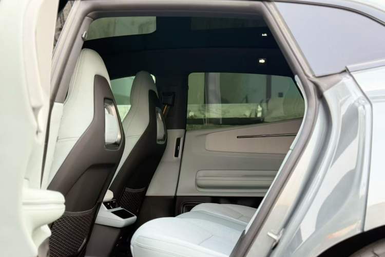 Used Polestar 4 2023 Single-Motor Long-Range PLUS