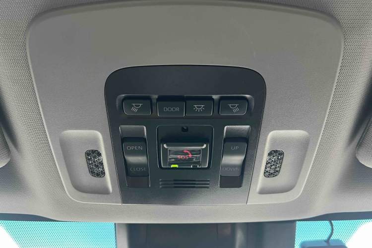 Used Toyota Camry 2023 2.0G Luxury Edition Interior 4