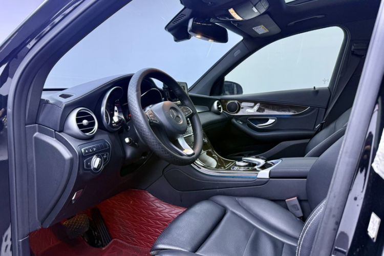 Used Mercedes-Benz GLC 2018 Facelift GLC 260 4MATIC Luxury Edition Interior 12