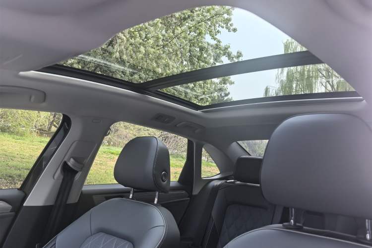 Used Volkswagen Sagitar 2025 300TSI DSG Excellence Edition Headliner