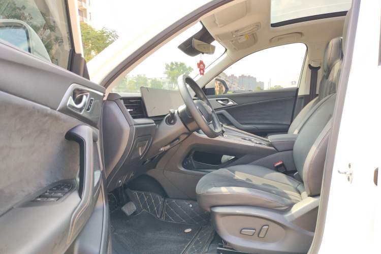 Used Roewe D5X DMH 2024 135 Tech Edition
