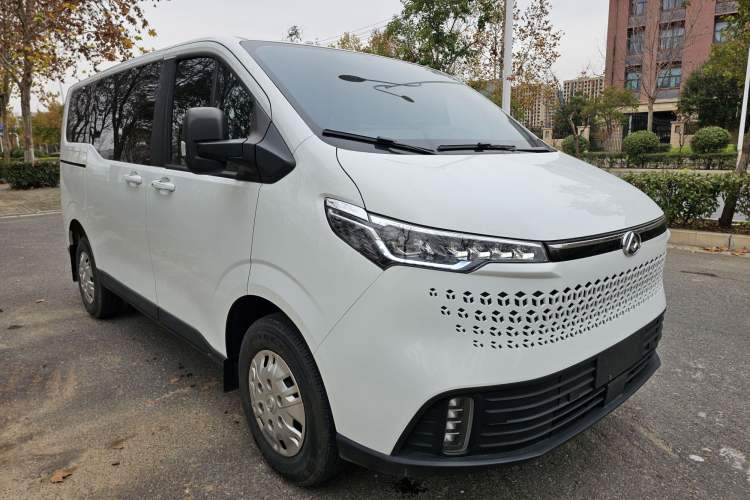 Used SAIC MAXUS Xintu V70 2023 2.0T Elite Edition Automatic Short Wheelbase Low Roof – 5/6 Seats