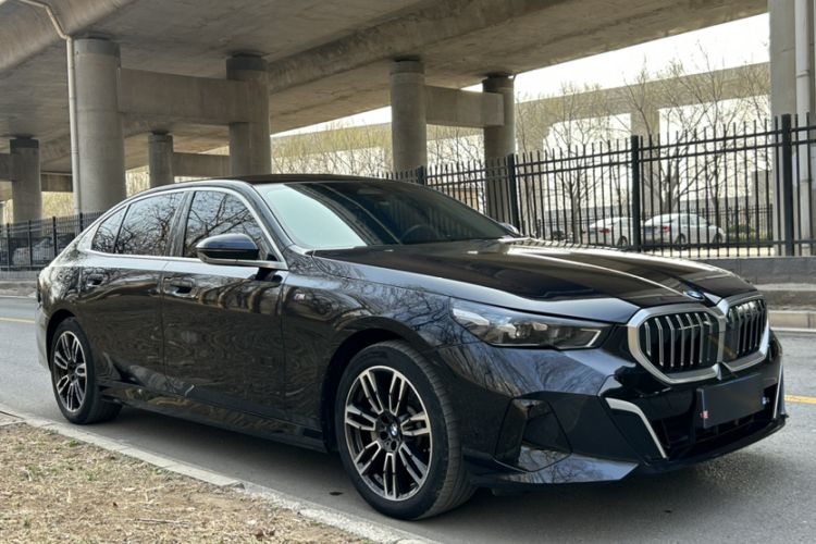 Used BMW 5 Series 2024 530Li Leading Model M Sport Package Exterior 2