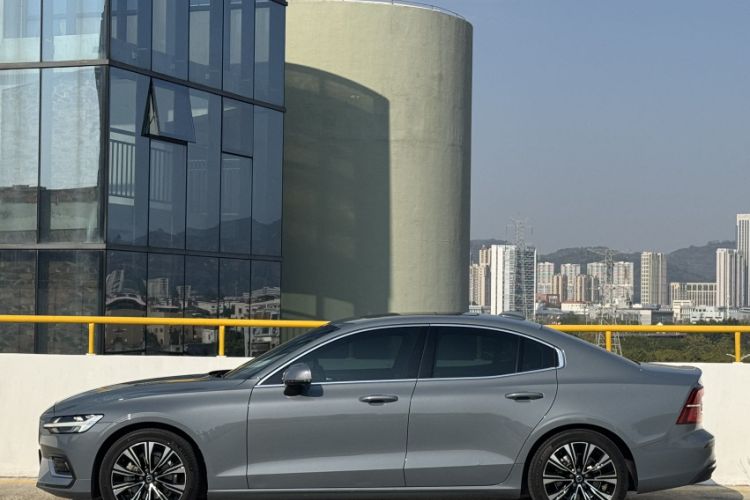 Used Volvo S60 2023 B4 Zhiyuan Luxury Edition
