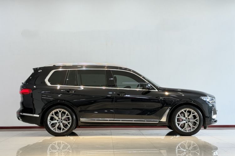 Used BMW X7 2021 xDrive40i Luxury Package with Premium Features
