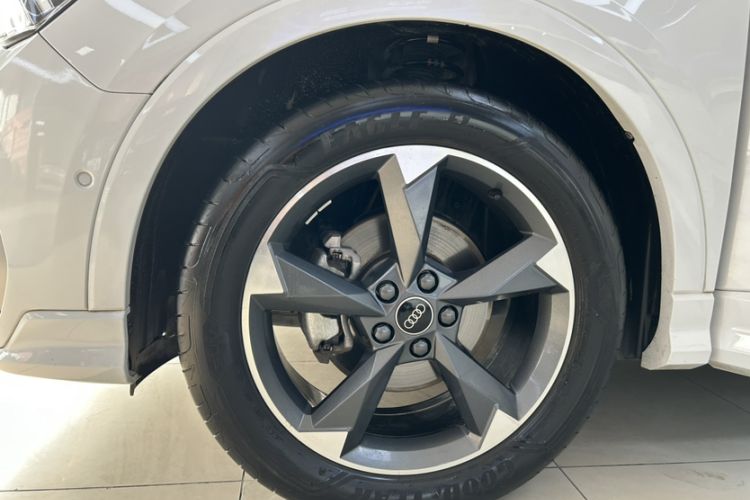 Used Audi Q3 2023 35 TFSI Fashion Dynamic Model (1.5T)
