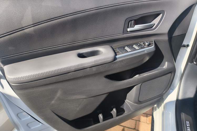 Used Toyota SIENNA 2024 2.5L Hybrid Four-Wheel Drive Prestige Edition Interior 12