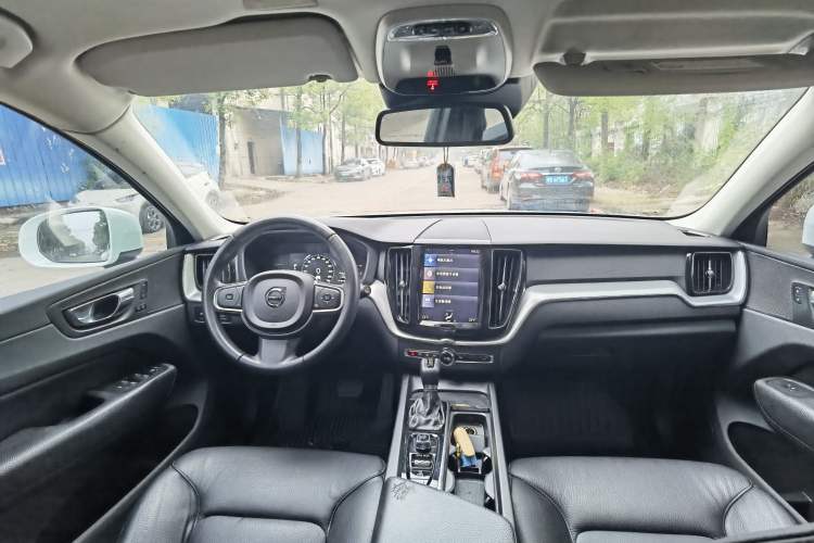 Used Volvo XC60 2019 T5 4x4 Smart Edition China V Standard
