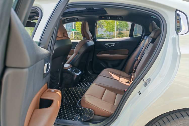 Used Volvo S60 2024 B4 Zhiyi Luxury Edition