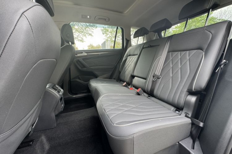 Used Volkswagen Tiguan L 2022 330TSI Automatic Two-Wheel Drive R-Line Enhanced Edition Interior 4