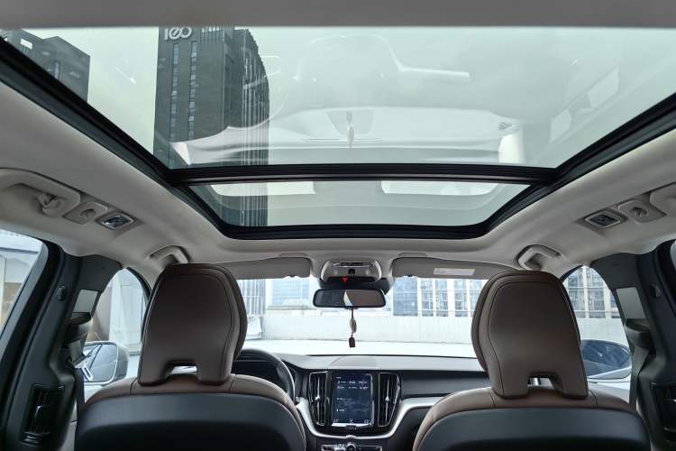 Used Volvo XC60 2019 T5 4x4 Smart Edition China VI Standard Headliner