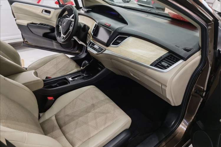 Used Honda Jade 2014 1.8L Automatic Comfort Elite Version 5 Seats