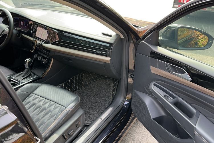 Used Volkswagen Passat 2019 380TSI Luxury Edition China VI Standard Interior 7