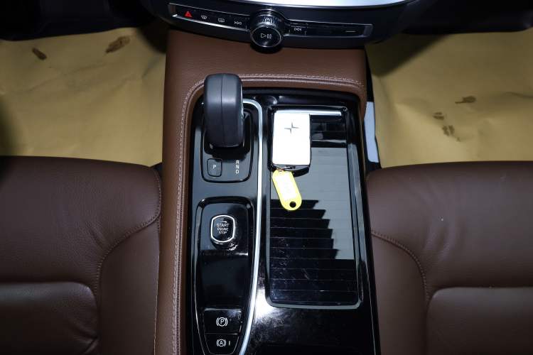 Used Volvo S60 New Energy 2022 T8 eDrive Hybrid All-Wheel Drive Smart Luxury Edition Interior 8