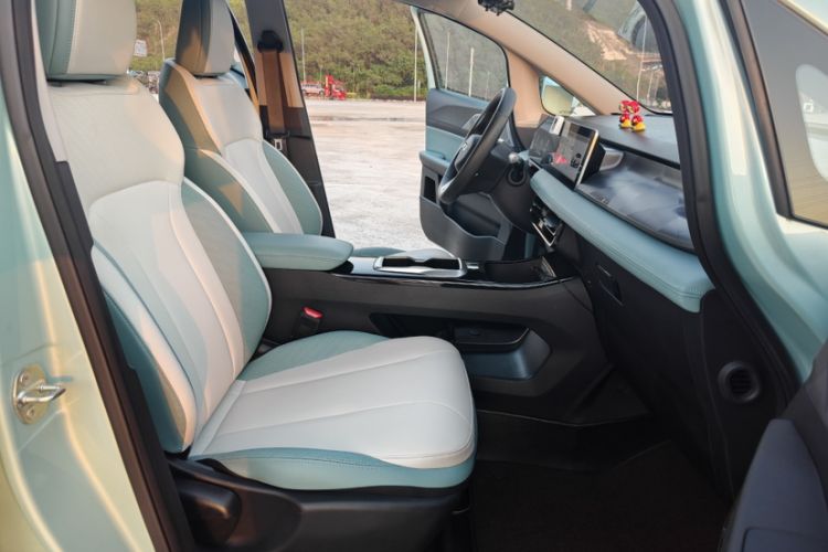 Used Geometry E Firefly 2024 301km Starlight Interior 5