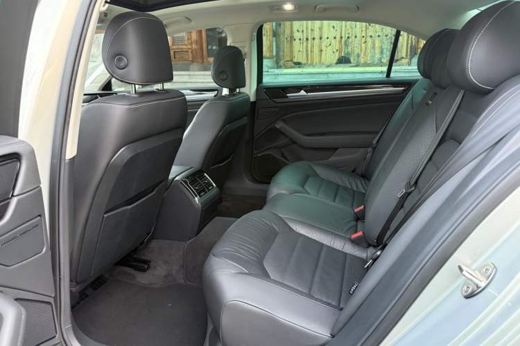 Used Volkswagen Phideon 2018 Revised Version 380TSI Two-Wheel Drive Business Edition
