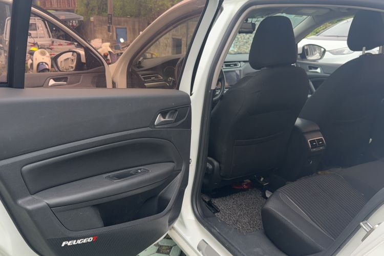 Used Peugeot 408 2015 1.2T Automatic Luxury Edition Interior 3