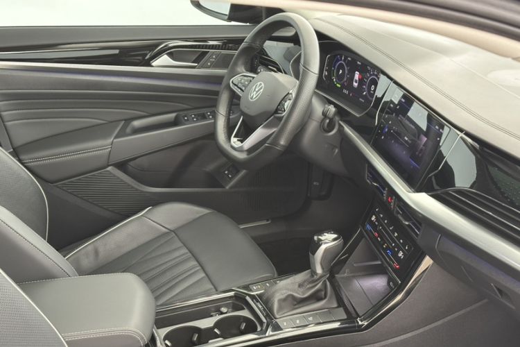 Used Volkswagen Passat New Energy 2023 430 PHEV Hybrid Luxury Edition Interior 8