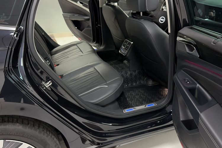 Used Volkswagen Passat New Energy 2022 430 PHEV Hybrid Luxury Edition Interior 3