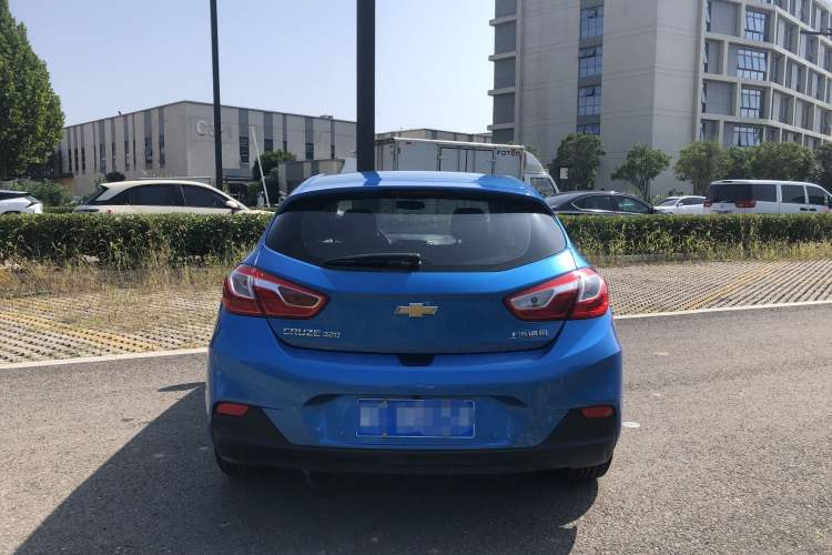 Used Chevrolet Cruze 2017 1.5L Hatchback Automatic Pioneer Sunroof Edition