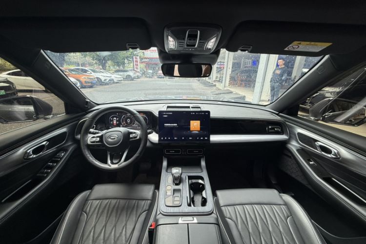 Used GAC Trumpchi GS8 2024 Linghang Series 2.0 TGDI Two-Wheel Drive Luxury Smart Connectivity Version
