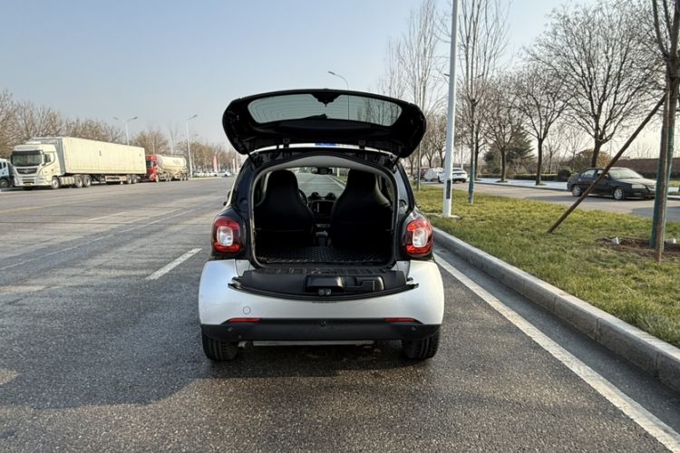 Used smart fortwo 2016 0.9T 66kW Hardtop Pioneer Edition

