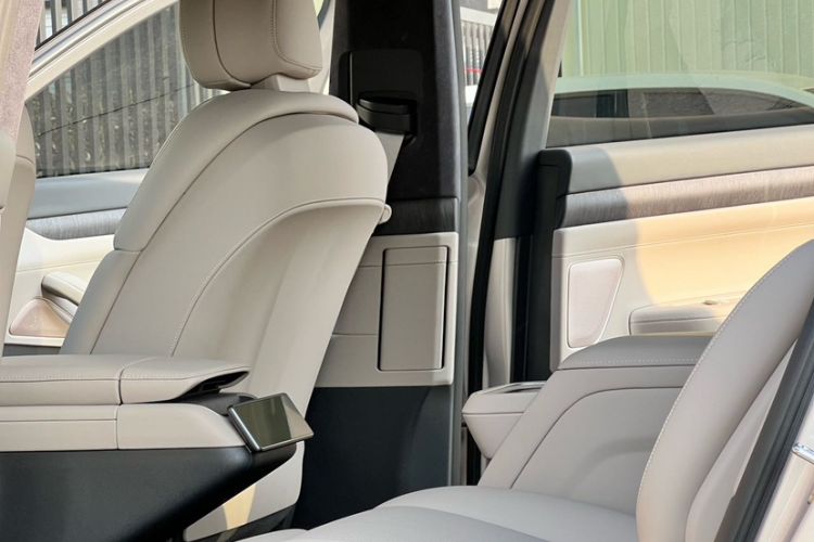 Used Nio ES8 2023 75 kWh Executive Edition
