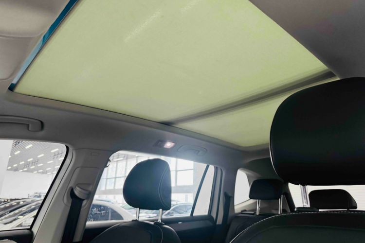 Used Volkswagen Tiguan L 2019 Updated Version 330TSI Automatic Two-Wheel Drive Panoramic Comfort Edition China VI Standard Headliner