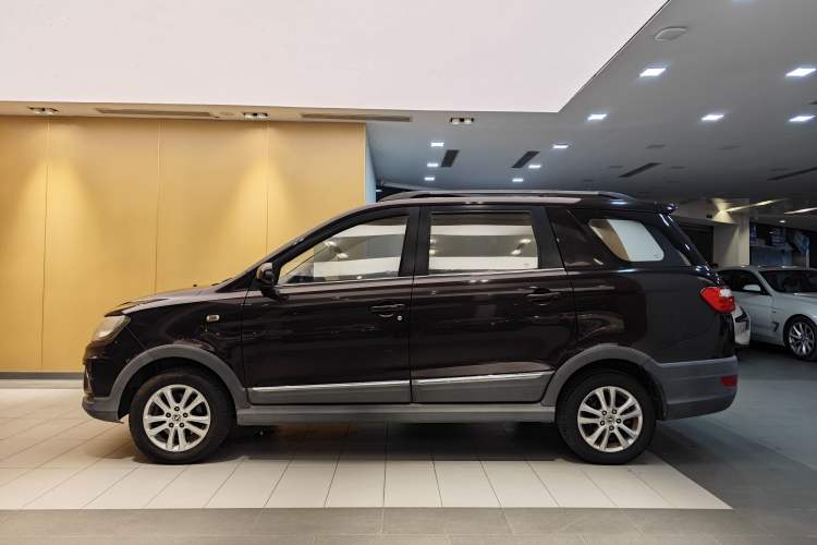 Used Dongfeng Fengon 370 2016 1.5L Manual Standard Edition SFG15-02 7 Seats Exterior 4