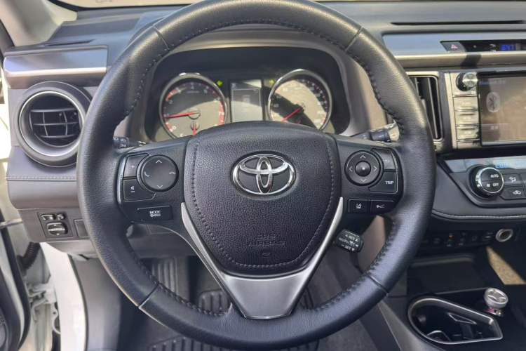 Used Toyota RAV4 2018 2.5L Automatic 4x4 Elite i Edition Interior 2
