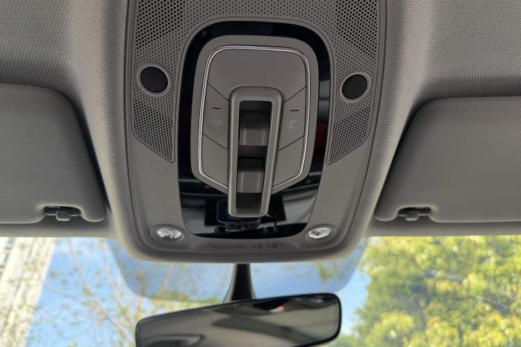 Used Audi A4L 2019 40 TFSI Ambition China VI Interior 8