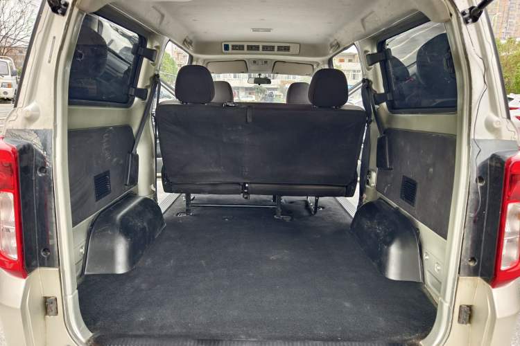 Used Dongfeng Fengon 380 2022 1.5L Comfort-Class Passenger Vehicle (Steel Spring) with 5 Seats