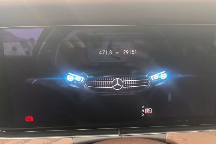 Used Mercedes-Benz E-Class 2023 Updated E 300 L Fashion Edition Odometer Close Up