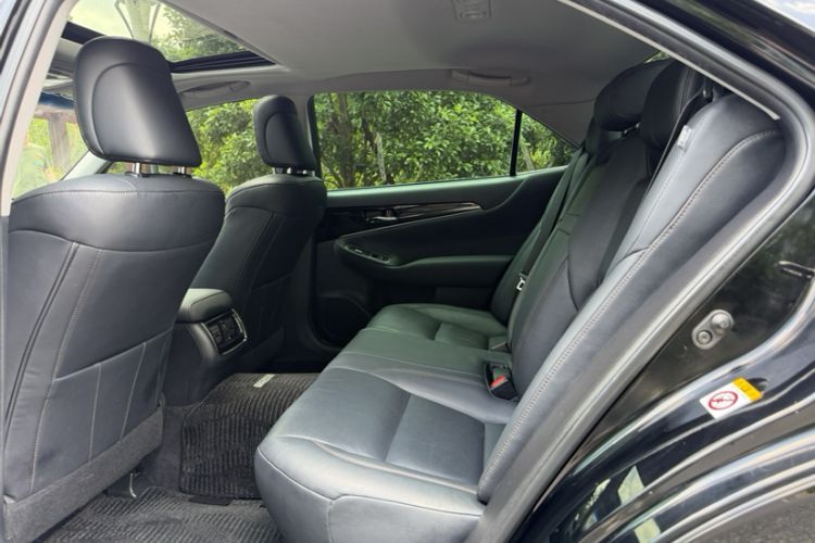 Used Toyota Crown 2015 2.0T Fashion Edition
