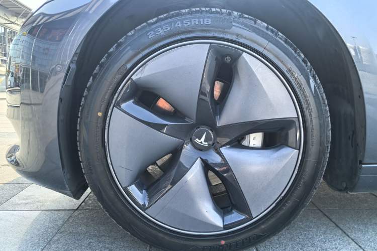 Used Tesla Model 3 2019 Long-Range Rear-Wheel-Drive Version
